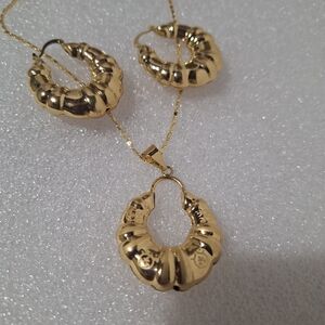 Elegant Gold Hoop Earrings and Necklace Set